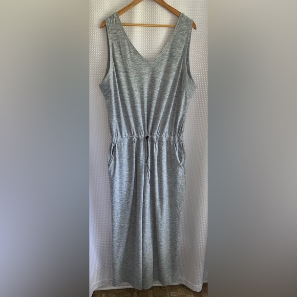 Women’s OLD NAVY Breathe ON Waist-Defined Sleeveless Jumpsuit size XXL - Picture 2 of 13